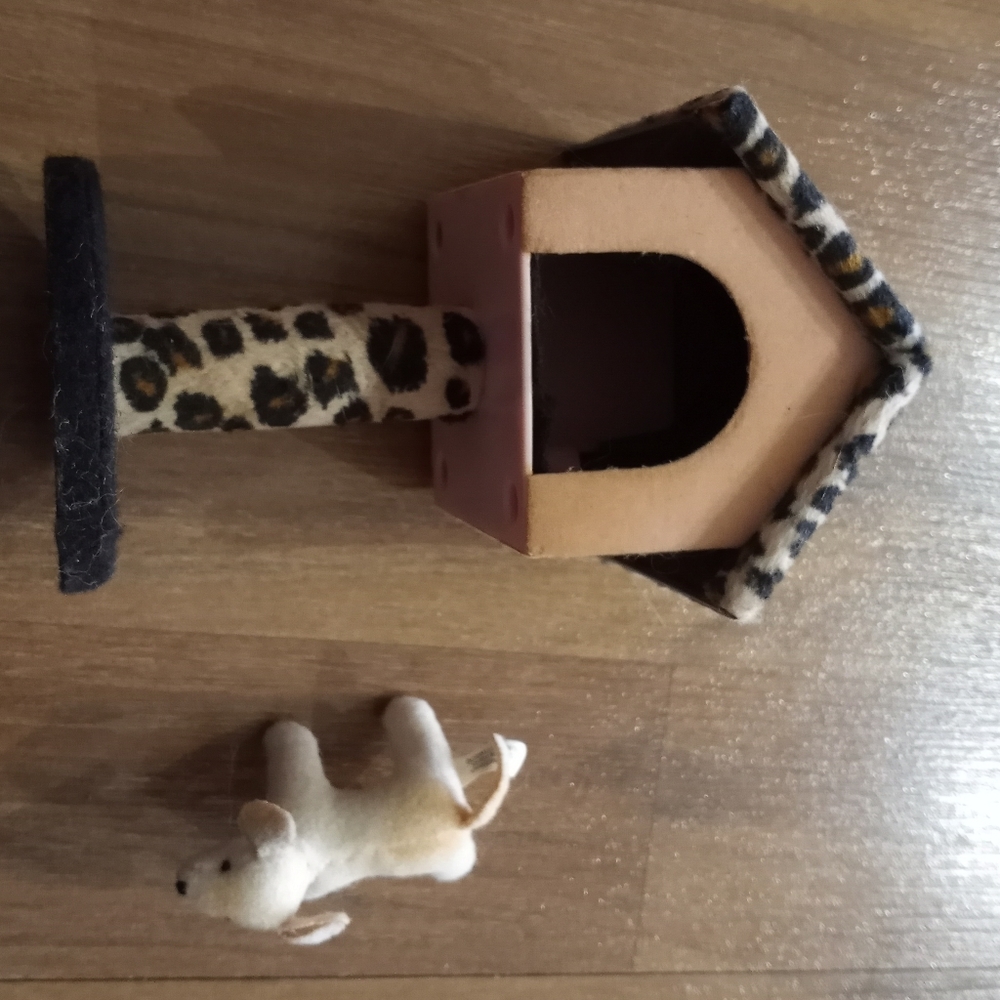 Toy animal house